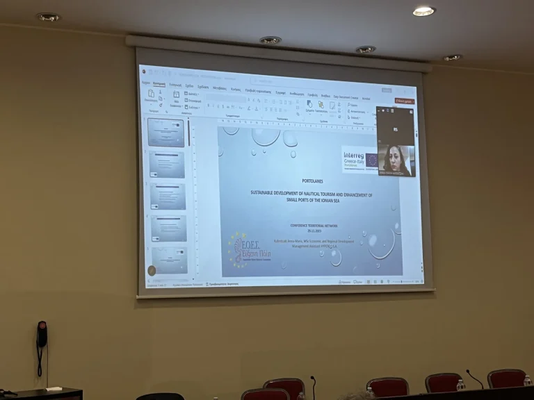 La platea e le presentazioni della conferenza sul turismo nautico — PORTOLANES, Hotel Hilton Garden Inn, Lecce